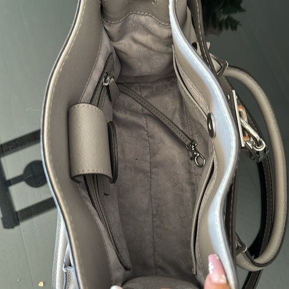 Michael Kors Hamilton Bag with Wallet - Picture 8 of 13